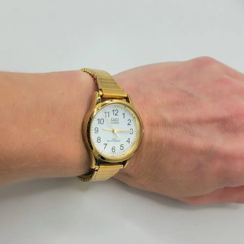 Vintage Q+Q Quartz Gold Expandable Strap Ladies Wrist Watch